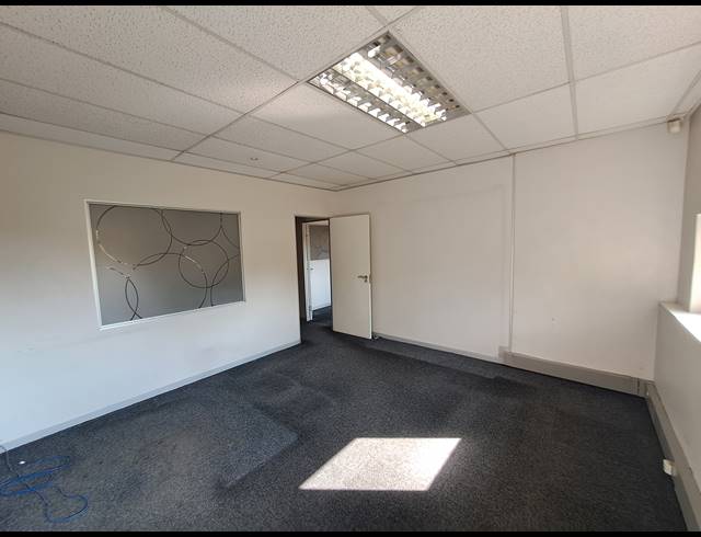 137M² OFFICE TO LET IN HYDE PARK